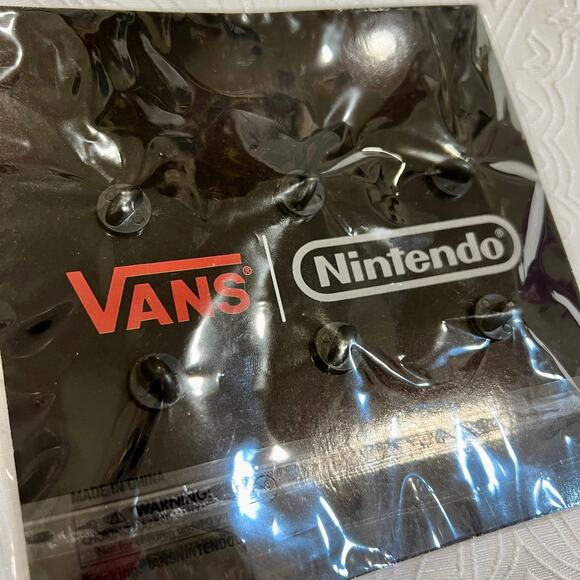 Vans Nintendo 6 Pin Set 2016 Collaboration - Picture 5 of 5